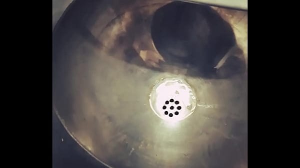 Mariano Bextor le chupa la pija a Sebastian(31), rapido en baños publicos de estacion Carapachay
