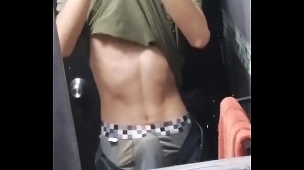 Tan caliente que estoy y nadie quiere mi vergota