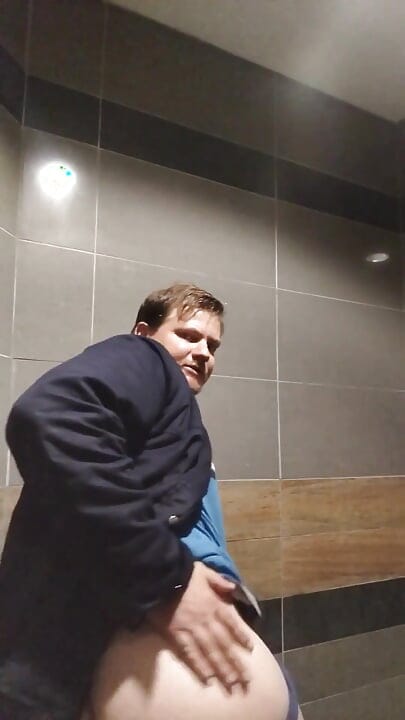 Jerking off in Public Toilet for Fans