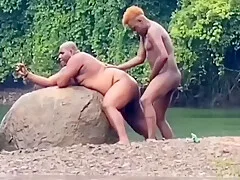 Luccas Melo, Bob Willian And Tigrao Negro Urso – Fodendo No Rio Na Chuva Com Urso Gostso E Outro Tesudo 10 Min