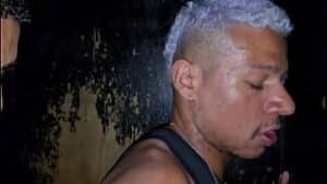 Favelados descem a favela em busca de sexo por dinheiro no centro da cidade.