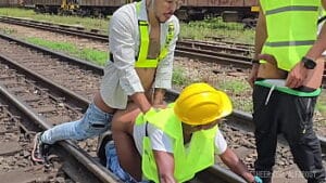 OS OPER&Aacute_RIOS PEGARAM PESADO NA HORA DO ALMO&Ccedil_O FUDERAM O COLEGA PASSIVO E DERAM MUITO LEITE DE SOBREMESA Part I