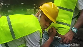 Preview OS OPER&Aacute_RIOS PEGARAM PESADO NA HORA DO ALMO&Ccedil_O FUDERAM O COLEGA PASSIVO E DERAM MUITO LEITE DE SOBREMESA