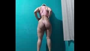 Novinho delicia de 18 anos vestindo uma lingerie sexy e salto alto