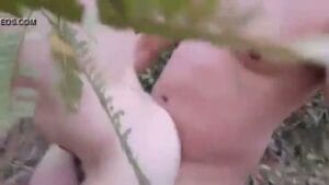 DOTADO COMENDO O CÚ NO MATO