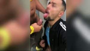 Fodido por um desconhecido no banheiro